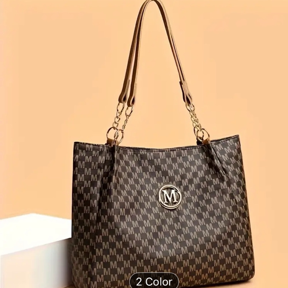Chic Monogram Shoulder Bag in Brown